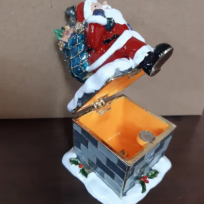 CHRISTMAS TRINKET BOX SANTA ON CHIMNEY