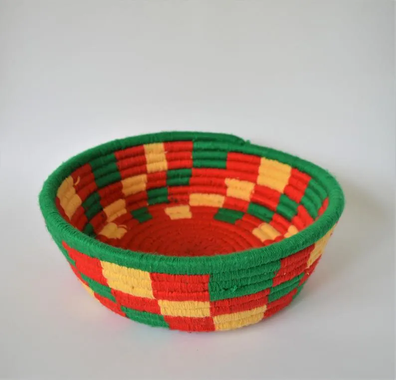 Green and red wool palm fruit plate