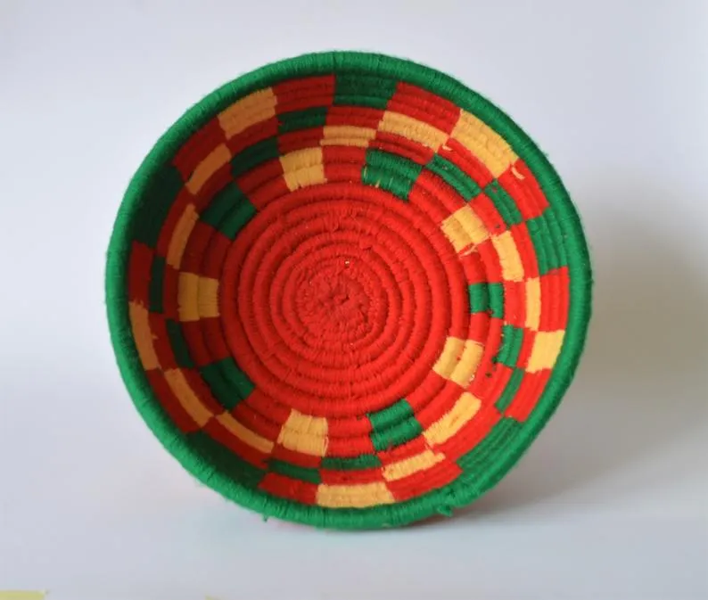 Green and red wool palm fruit plate